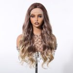 Hosszú hullámos invisible lace front paróka